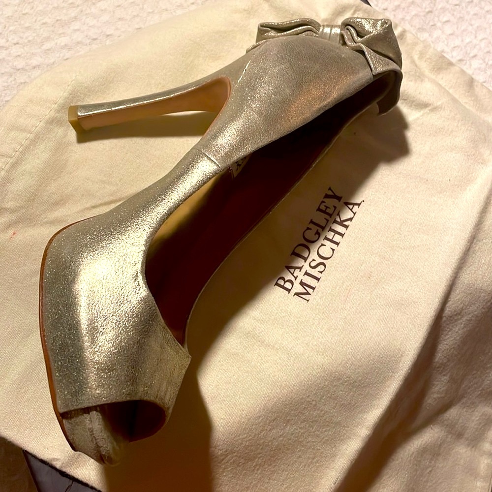 Badgley Mischka Macee II Peep-Toe Platinum Pump- Size 9
